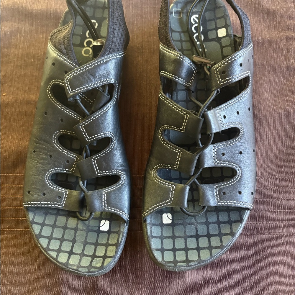 Ecco Black Leather Sandals with toggle bungee cord and stitch detail